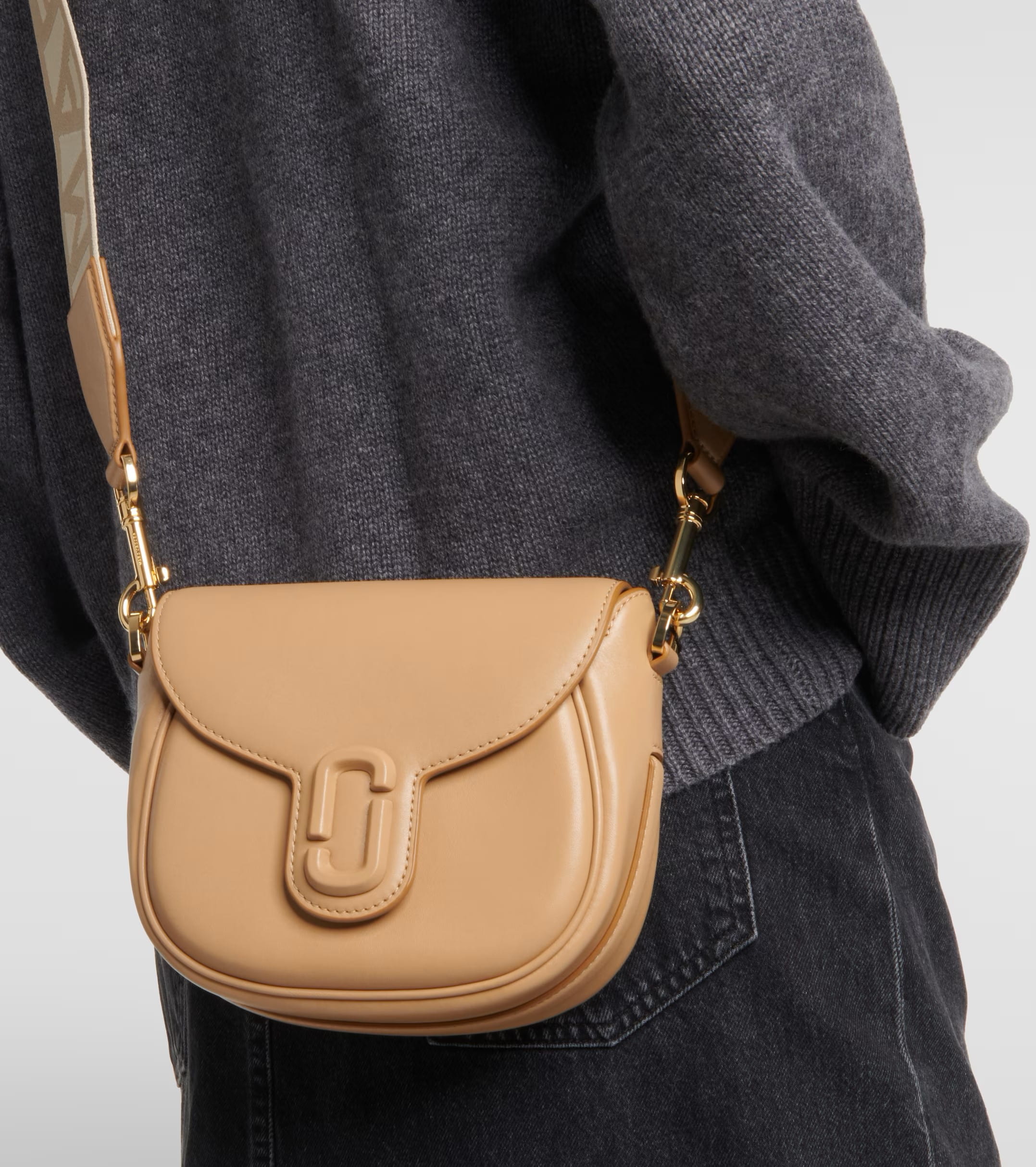 TÚI ĐEO CHÉO MARC JACOBS THE SMALL J MARC LEATHER SADDLE BAG CAMEL 9