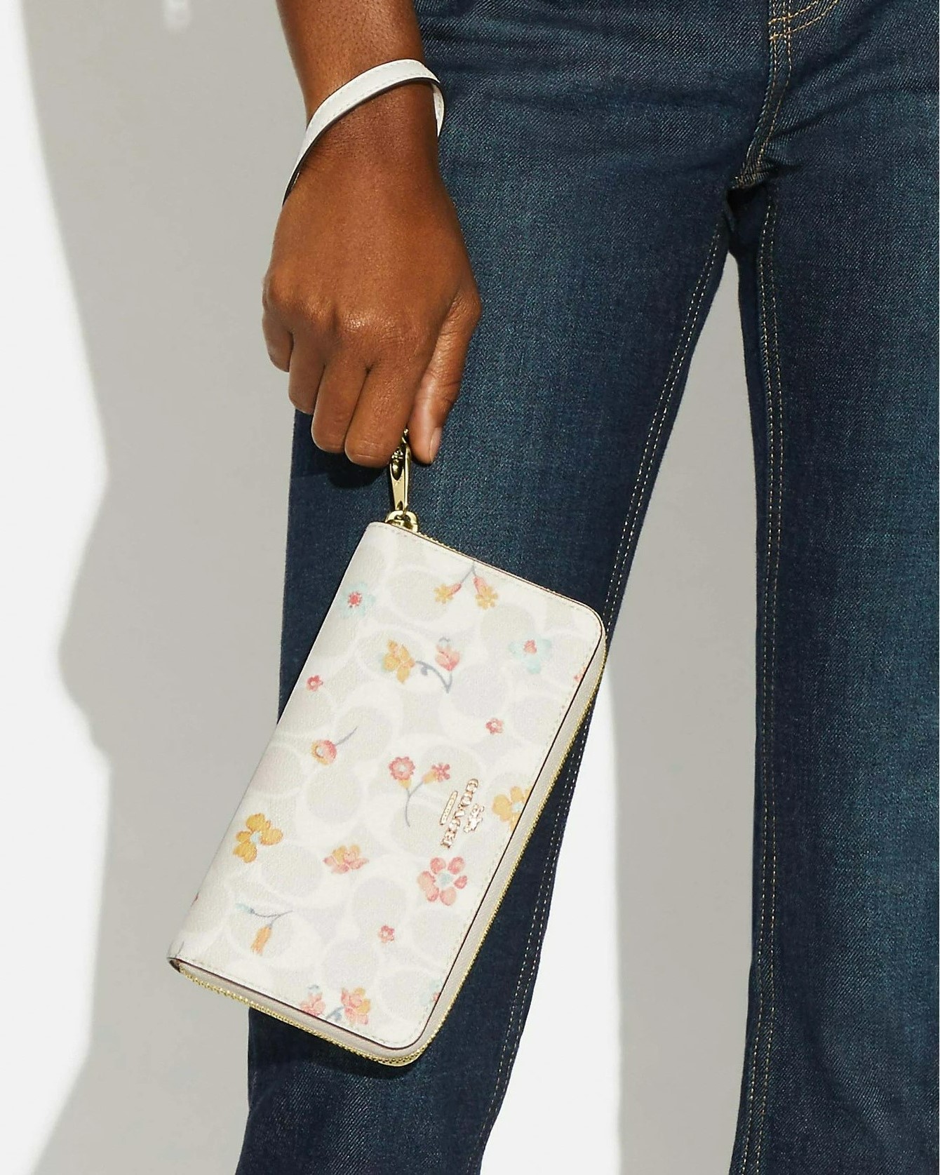 VÍ COACH NỮ LONG ZIP AROUND WALLET IN SIGNATURE CANVAS WITH MYSTICAL FLORAL PRINT 2