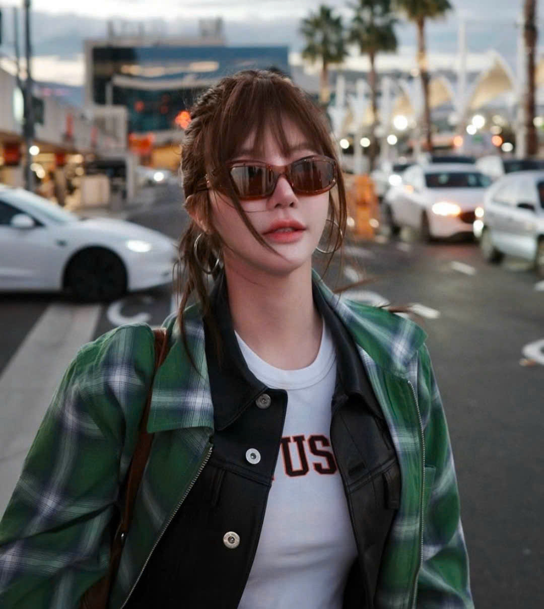 Kính mát Miu Miu Glimpse D-frame Acetate Sunglasses 14ZS 6