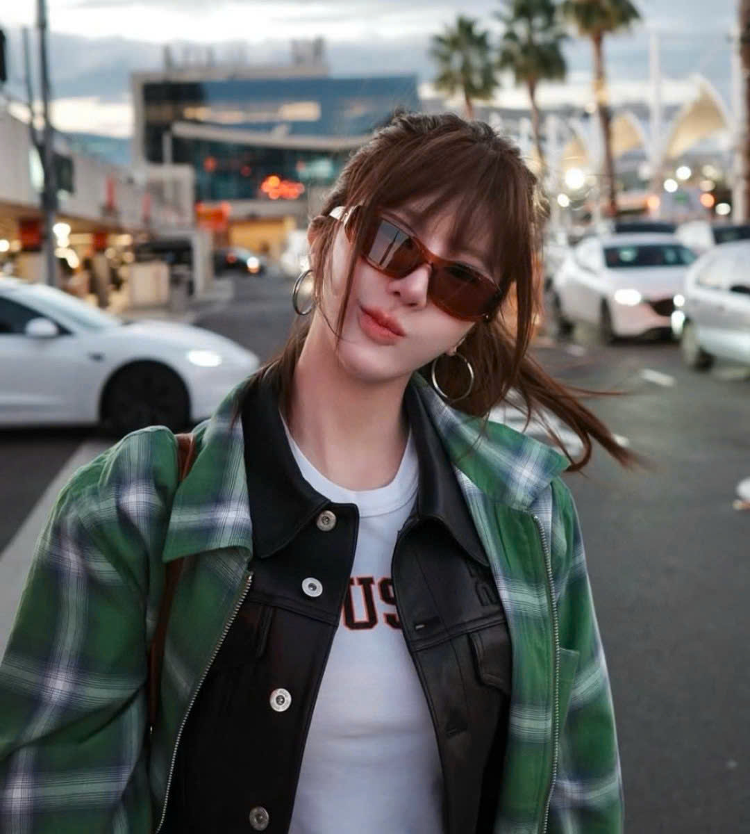 Kính mát Miu Miu Glimpse D-frame Acetate Sunglasses 14ZS 16