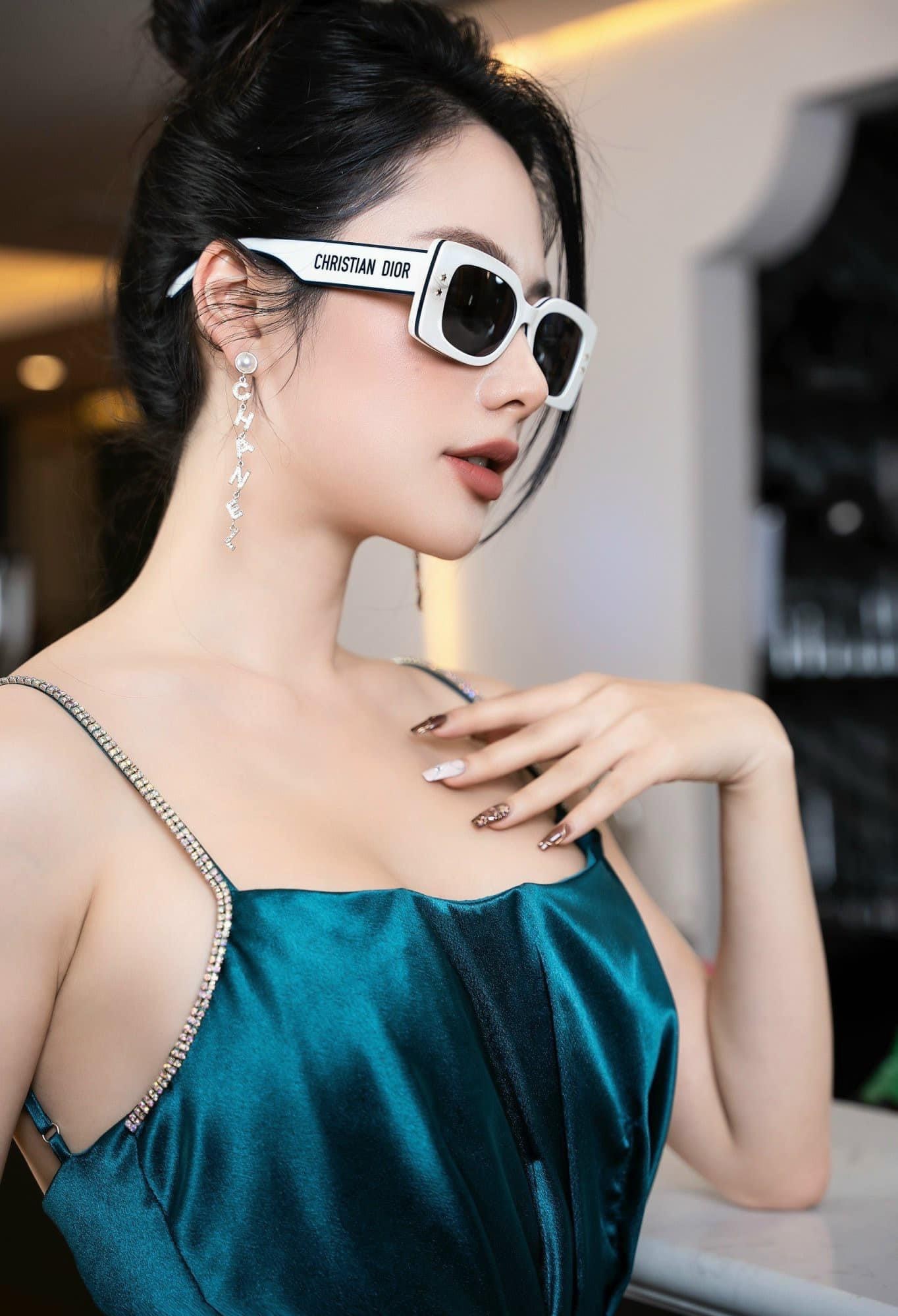 Mắt kính Dior DiorPacific S1U White Rectangular Sunglasses 9