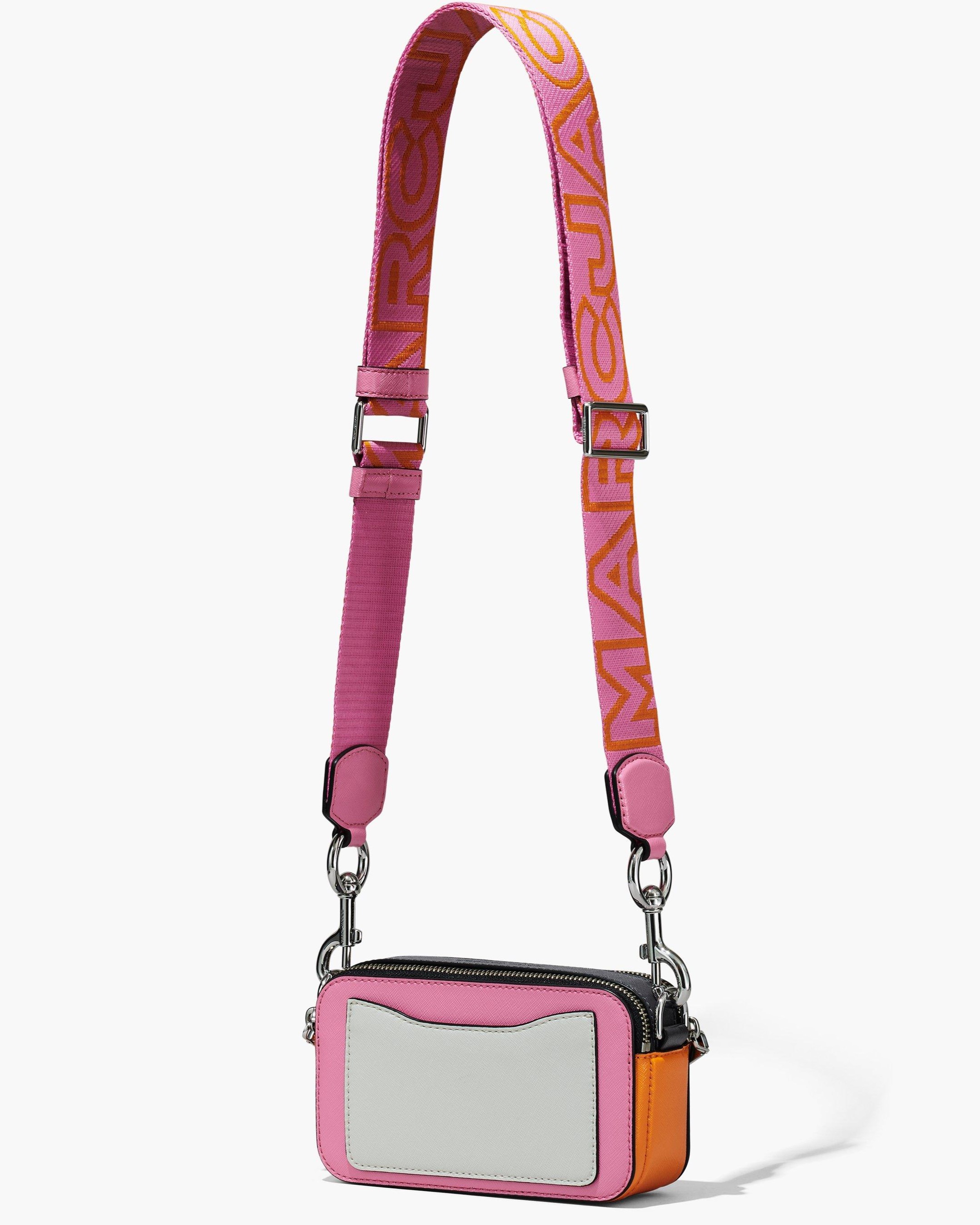 TÚI ĐEO VAI NỮ MARC JACOBS MÀU HỒNG THE SNAPSHOT CROSSBODY BAG IN CANDY PINK MULTI 2