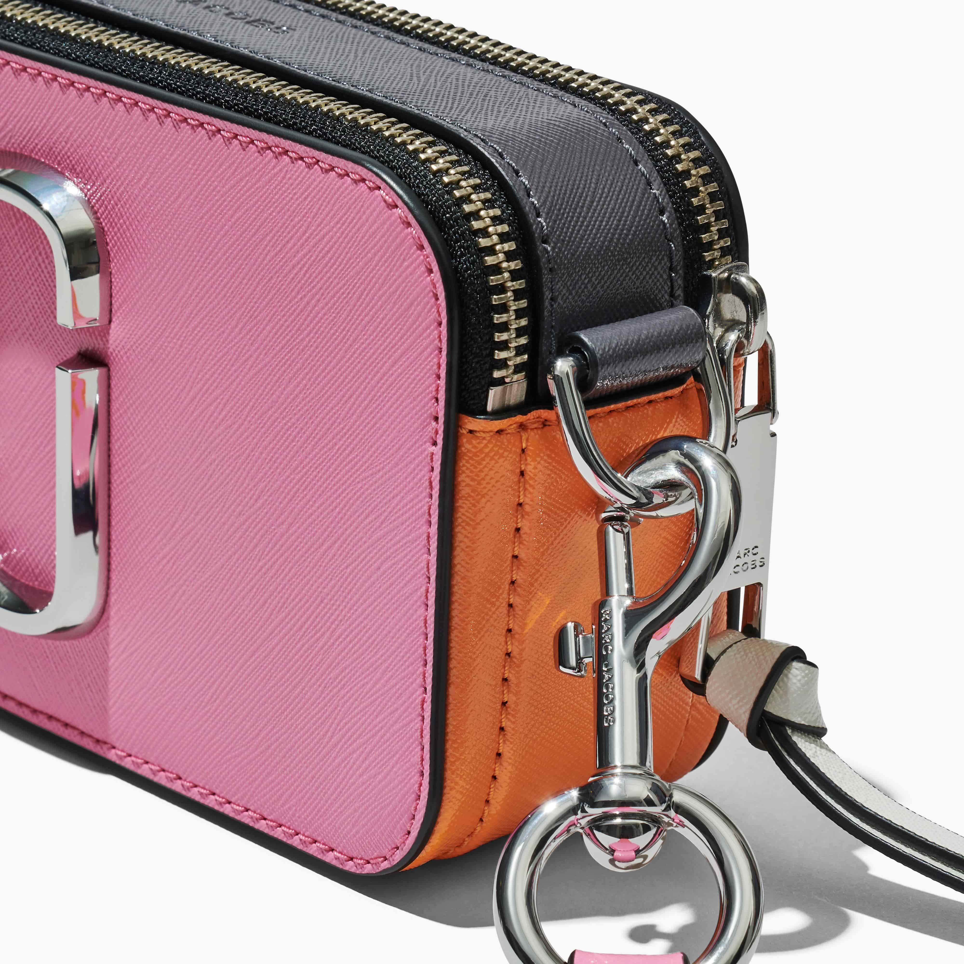 TÚI ĐEO VAI NỮ MARC JACOBS MÀU HỒNG THE SNAPSHOT CROSSBODY BAG IN CANDY PINK MULTI 7