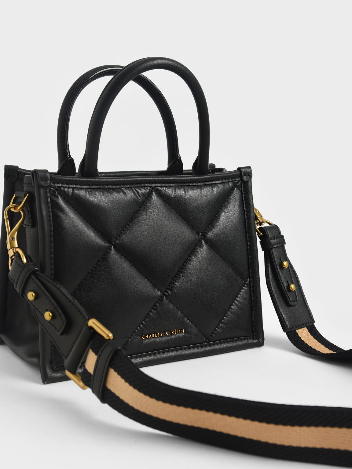 TÚI ĐEO CHÉO CHARLES KEITH QUILTED DOUBLE HANDLE TOTE BAG 14