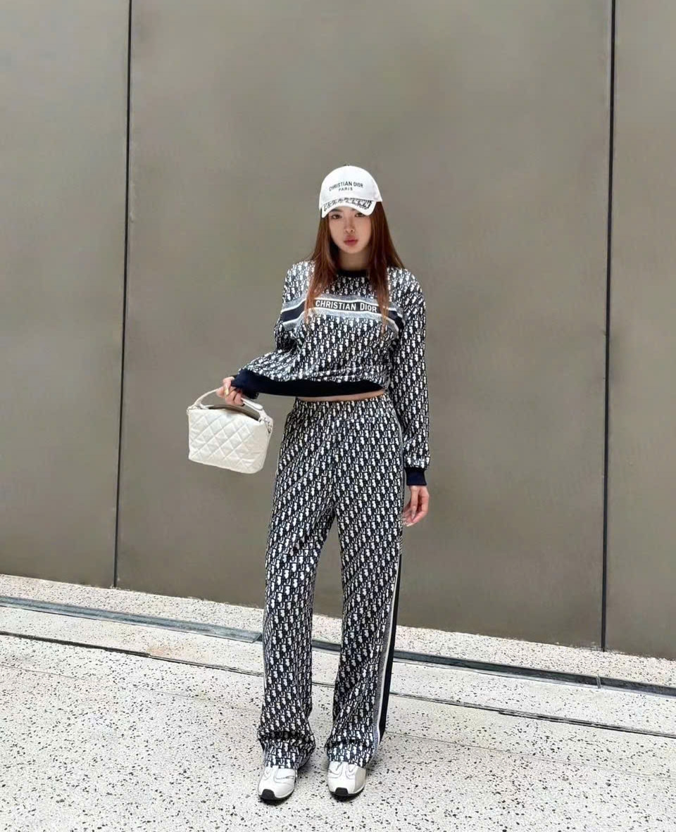 Combo áo quần dài họa tiết hãng Dior 2
