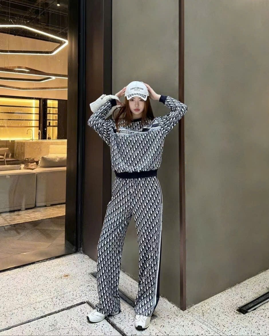 Combo áo quần dài họa tiết hãng Dior 5