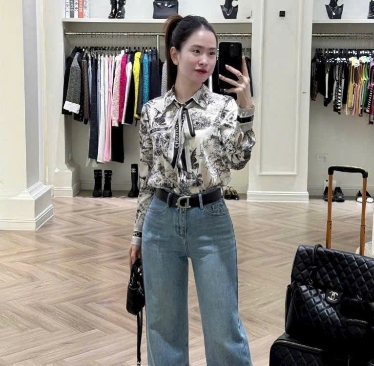 Áo sơ mi lụa kèm dây nơ Dior 6