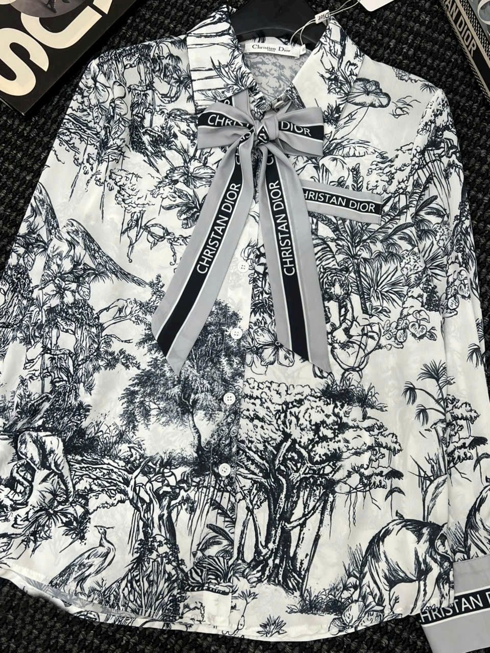 Áo sơ mi lụa kèm dây nơ Dior 4