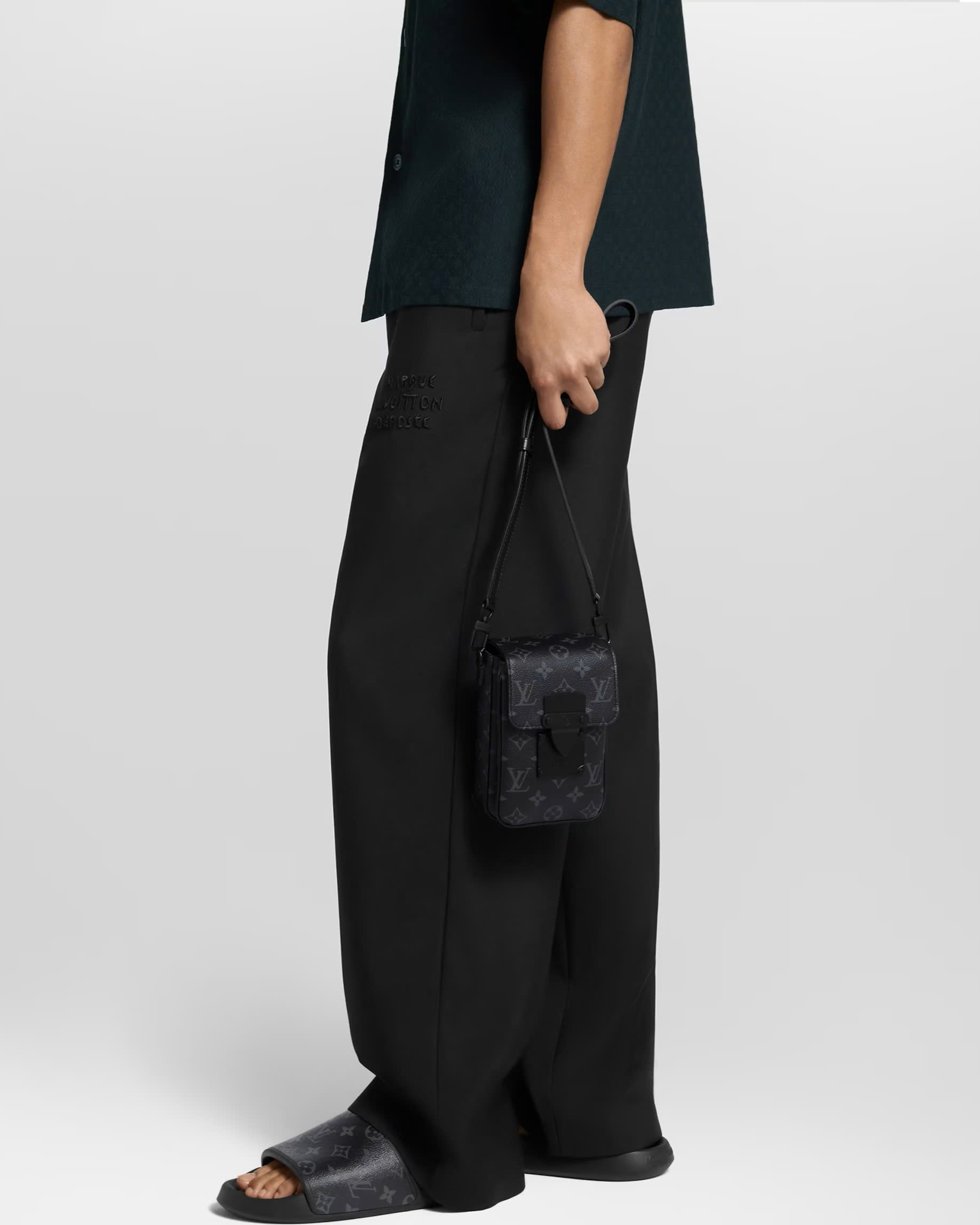 Túi đeo điện thoại unisex Louis Vuitton LV S-Lock Vertical Wearable Wallet Monogram Eclipse Coated Canvas Bags 6