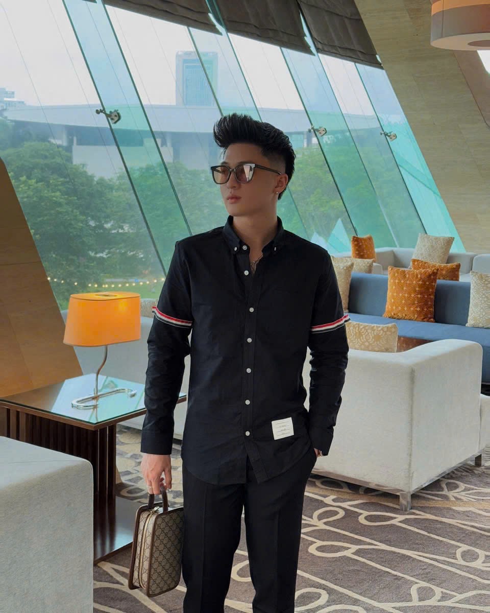 Áo sơ mi nam màu đen Thom Browne Three-stripe Shirt Black 3