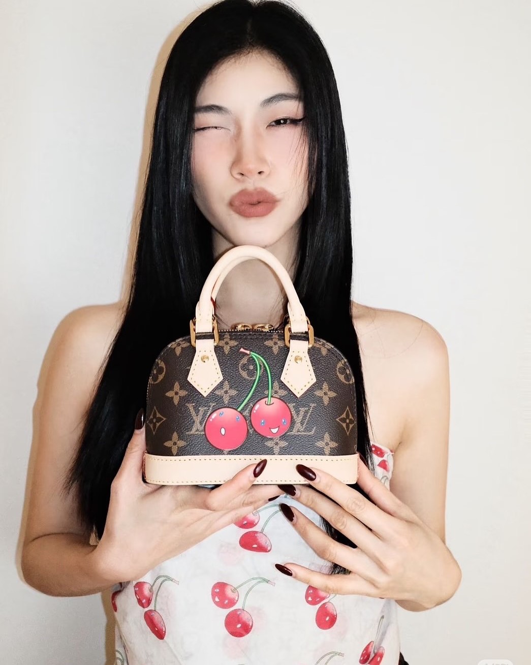 Túi xách hến Louis Vuitton LV x TM Cherry Alma Nano M13416 2