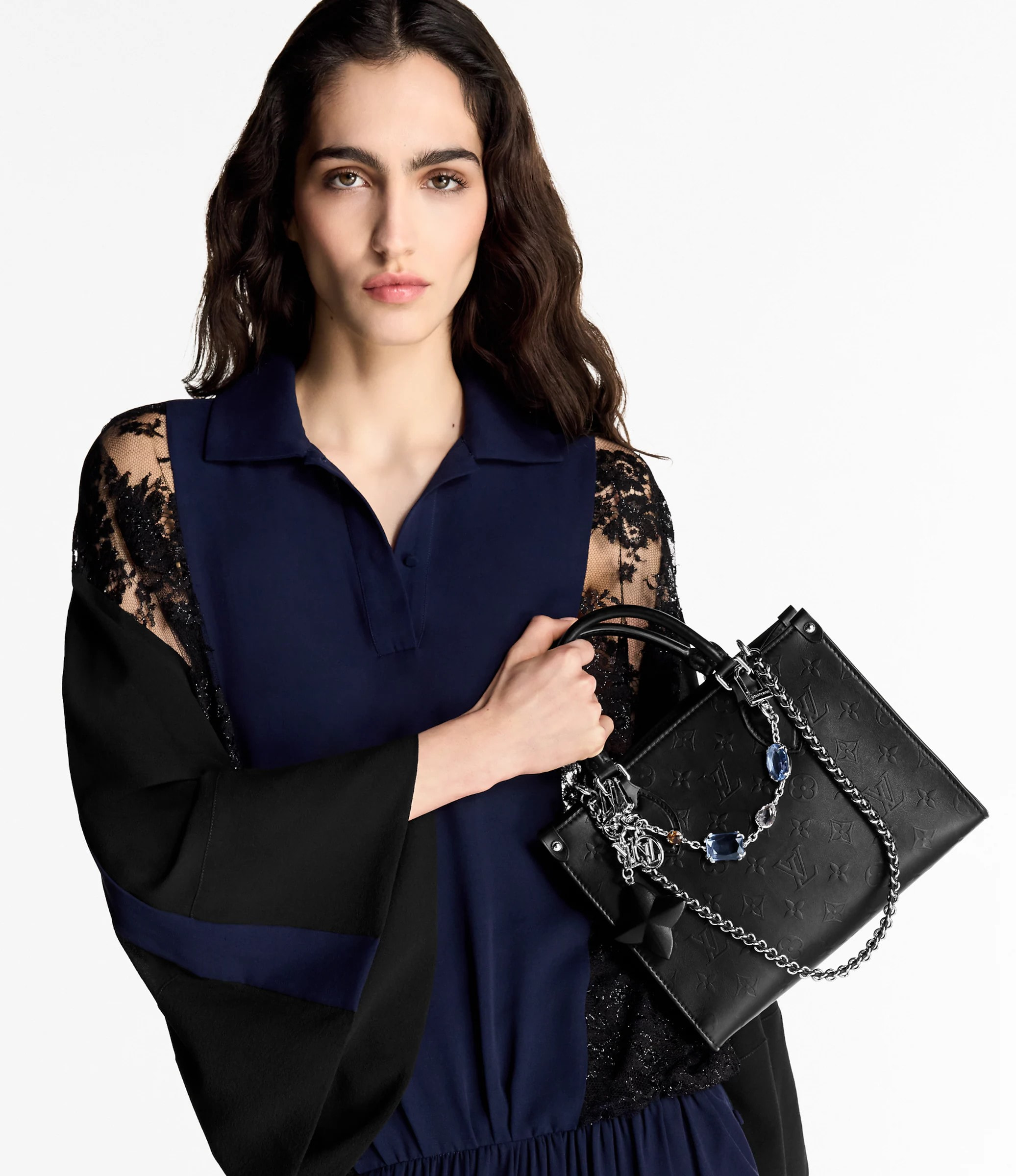 Túi đeo chéo Louis Vuitton OnTheGo PM Black M14576 3