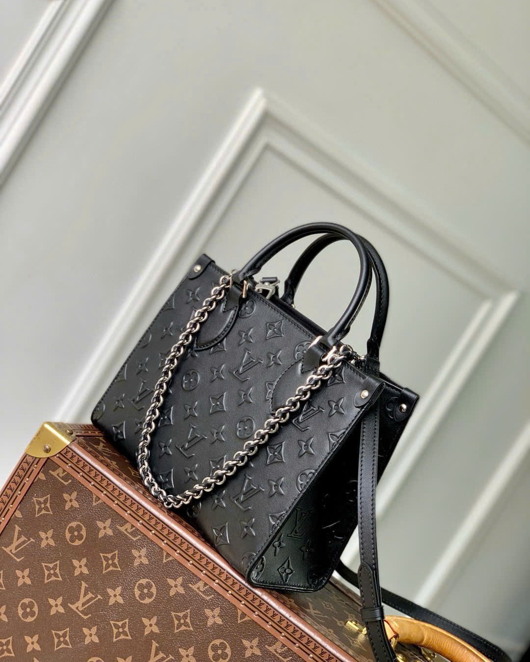 Túi đeo chéo Louis Vuitton OnTheGo PM Black M14576 6