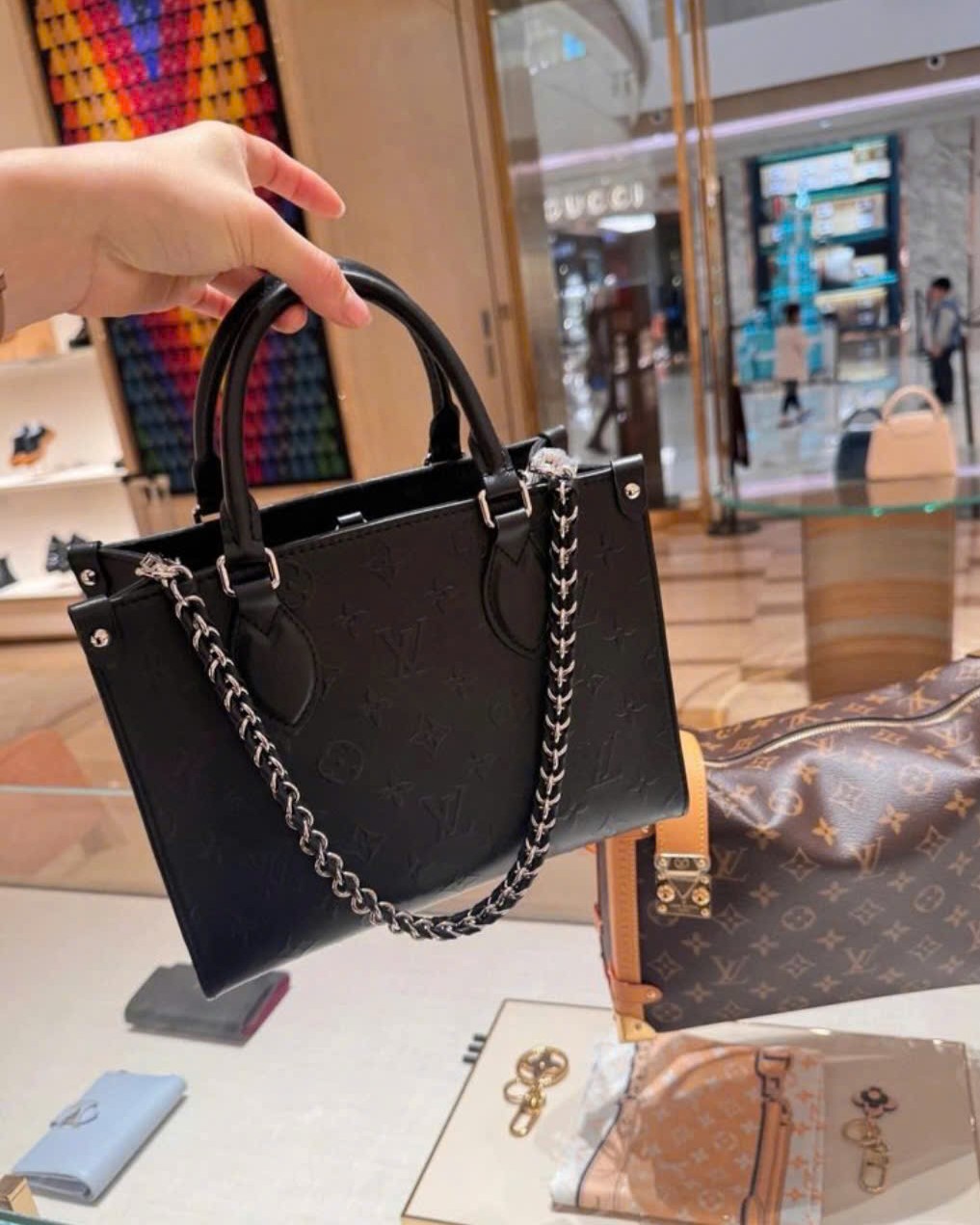 Túi đeo chéo Louis Vuitton OnTheGo PM Black M14576 8