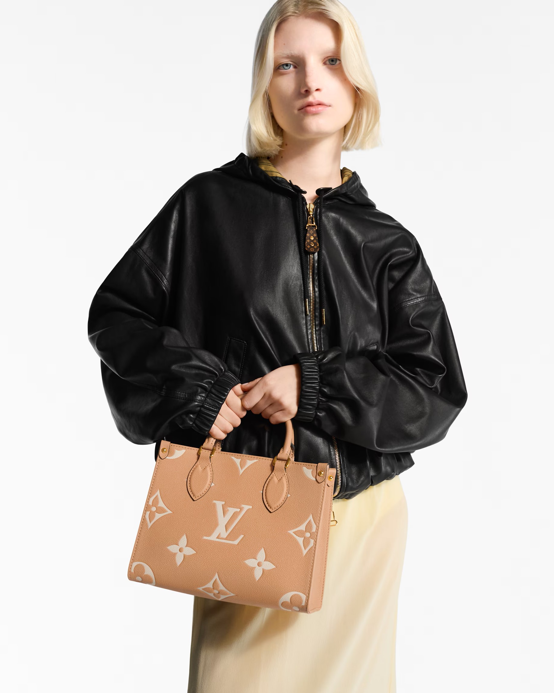 Túi đeo chéo Louis Vuitton OnTheGo PM Arizona Crème Bicolour Monogram Empreinte Leather 3