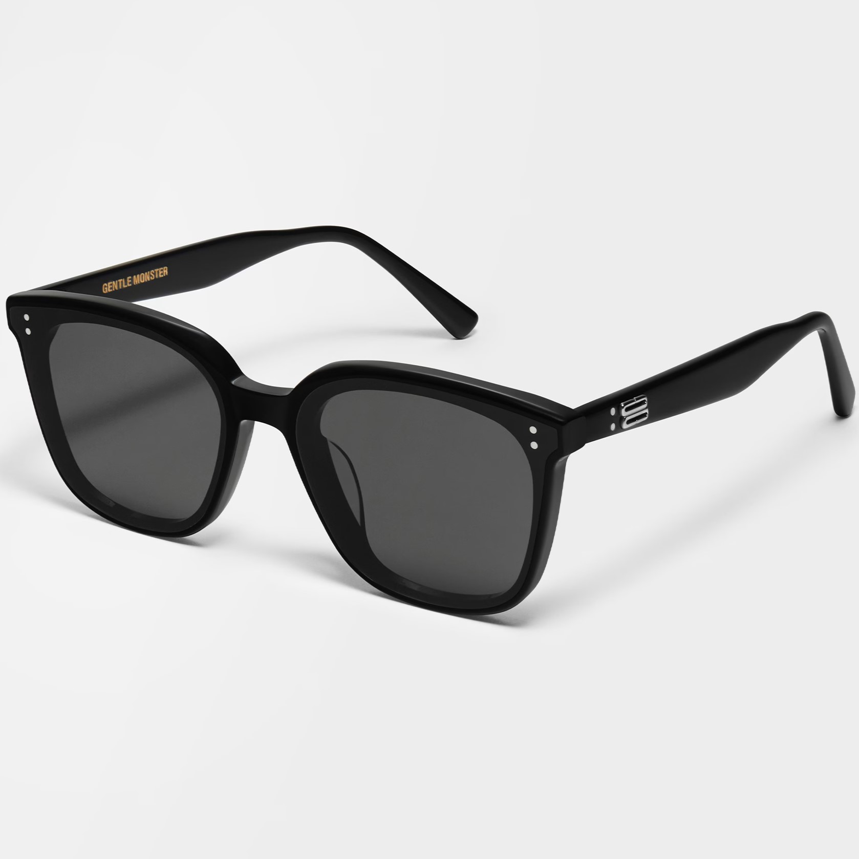 Kính mát Gentle Monster Queen 01 Gray Lenses Black Acetate Frame 2