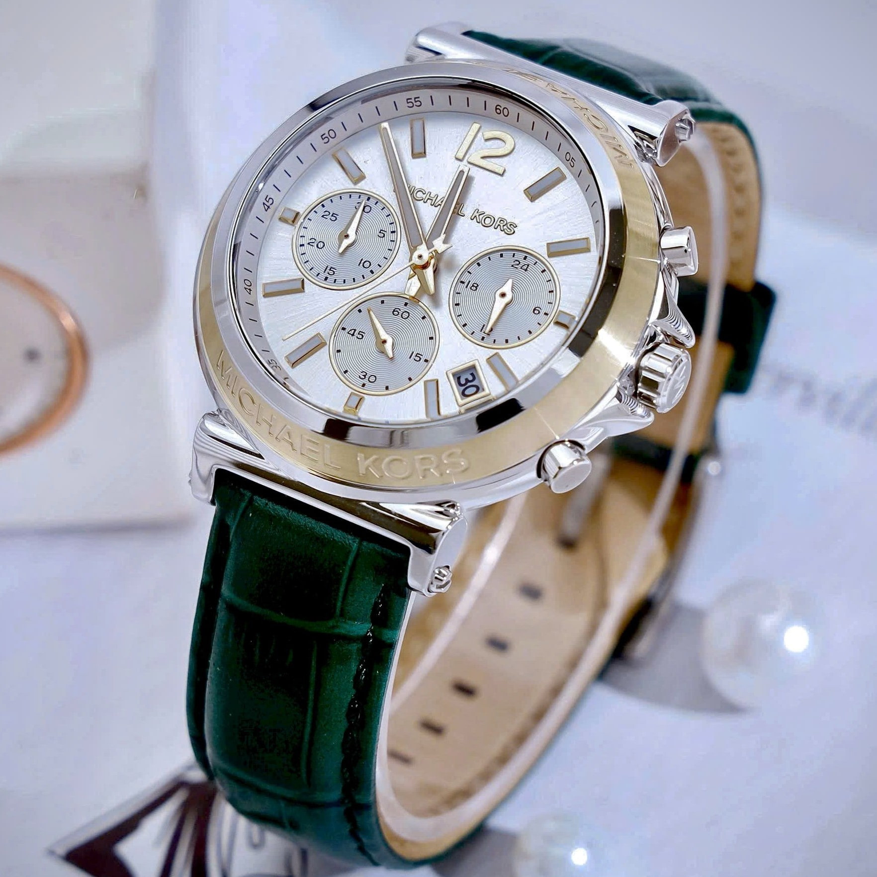 Đồng hồ đeo tay nữ Michael Kors Oversized Maren Silver-Tone and Crocodile Embossed Leather Watch MK7498 2