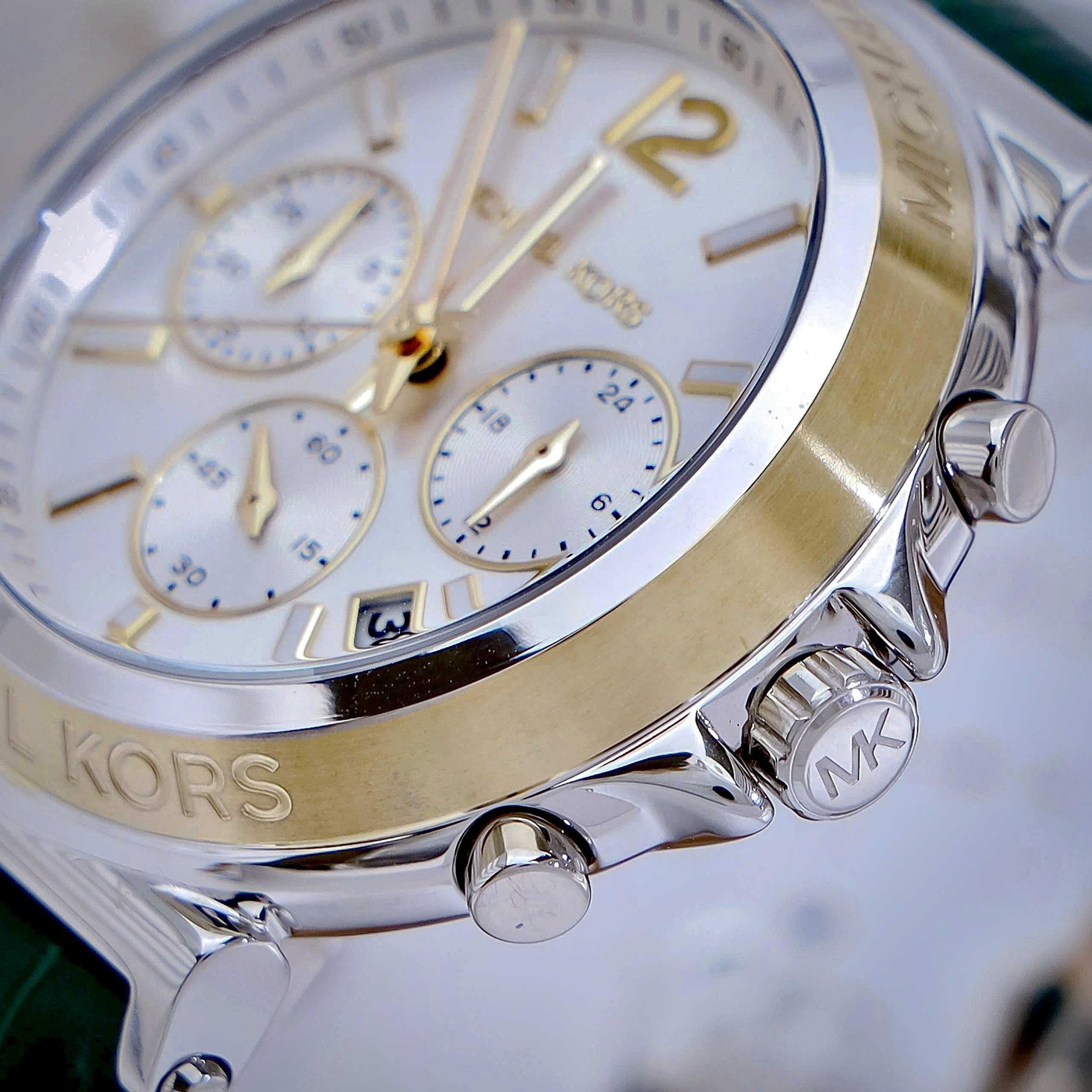 Đồng hồ đeo tay nữ Michael Kors Oversized Maren Silver-Tone and Crocodile Embossed Leather Watch MK7498 3
