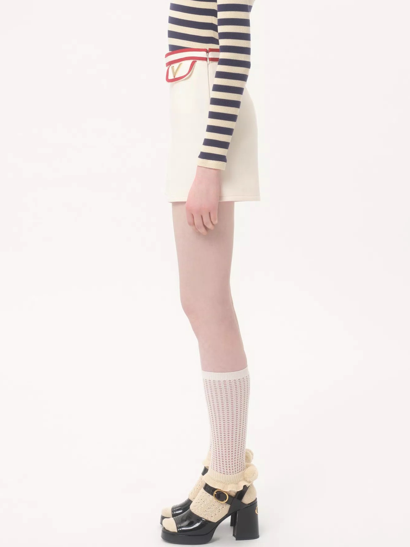 Quần ngắn nữ Valentino Crepe Couture Shorts with V Gold 3