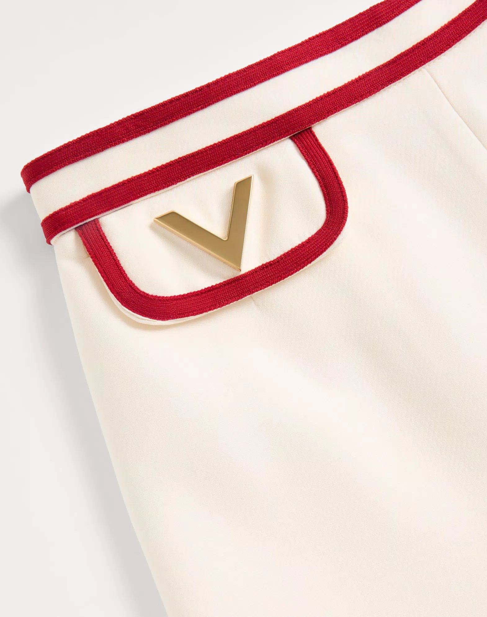 Quần ngắn nữ Valentino Crepe Couture Shorts with V Gold 6