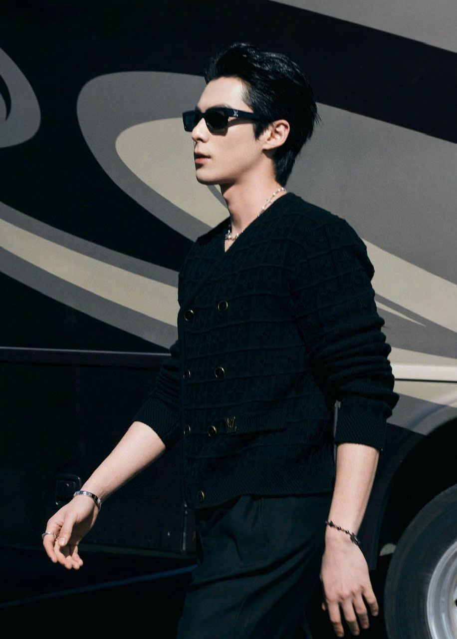 Kính mát Dáng Vuông Louis Vuitton LV Epi Square Sunglasses 1