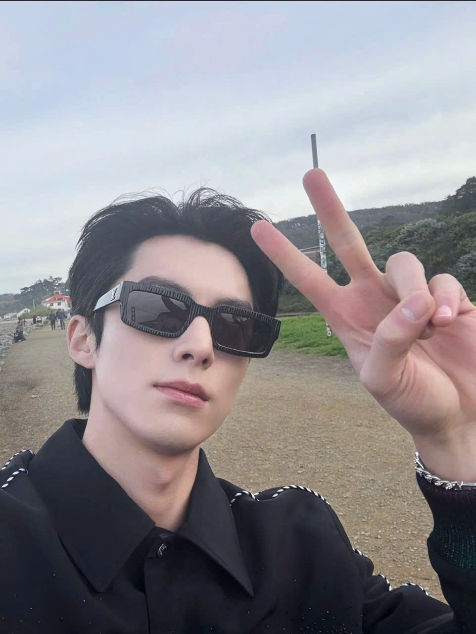 Kính mát Dáng Vuông Louis Vuitton LV Epi Square Sunglasses 3