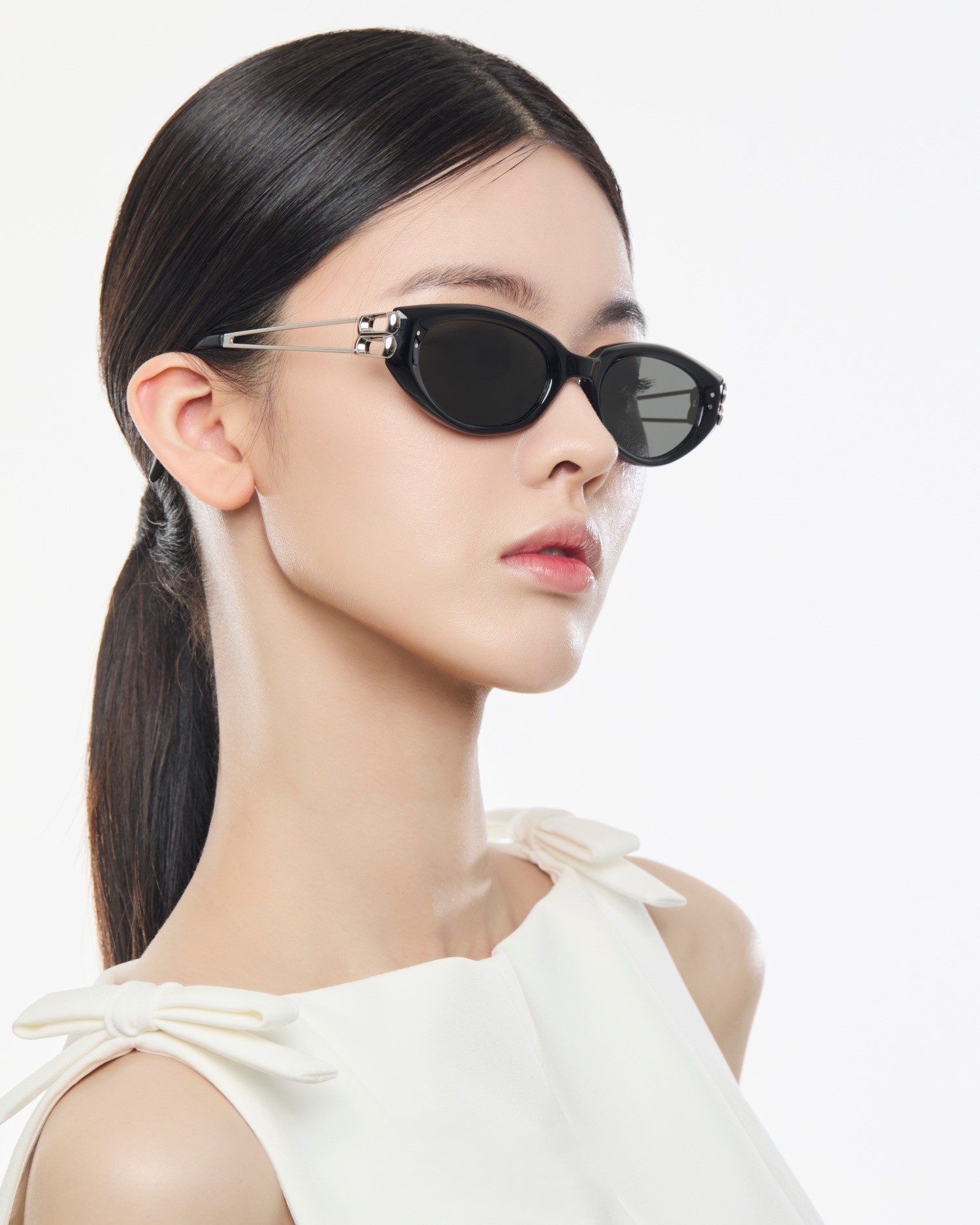 Mắt kính Gentle Monster Kunst 01 Sophisticated Cat-eye Sunglasses in Black 7