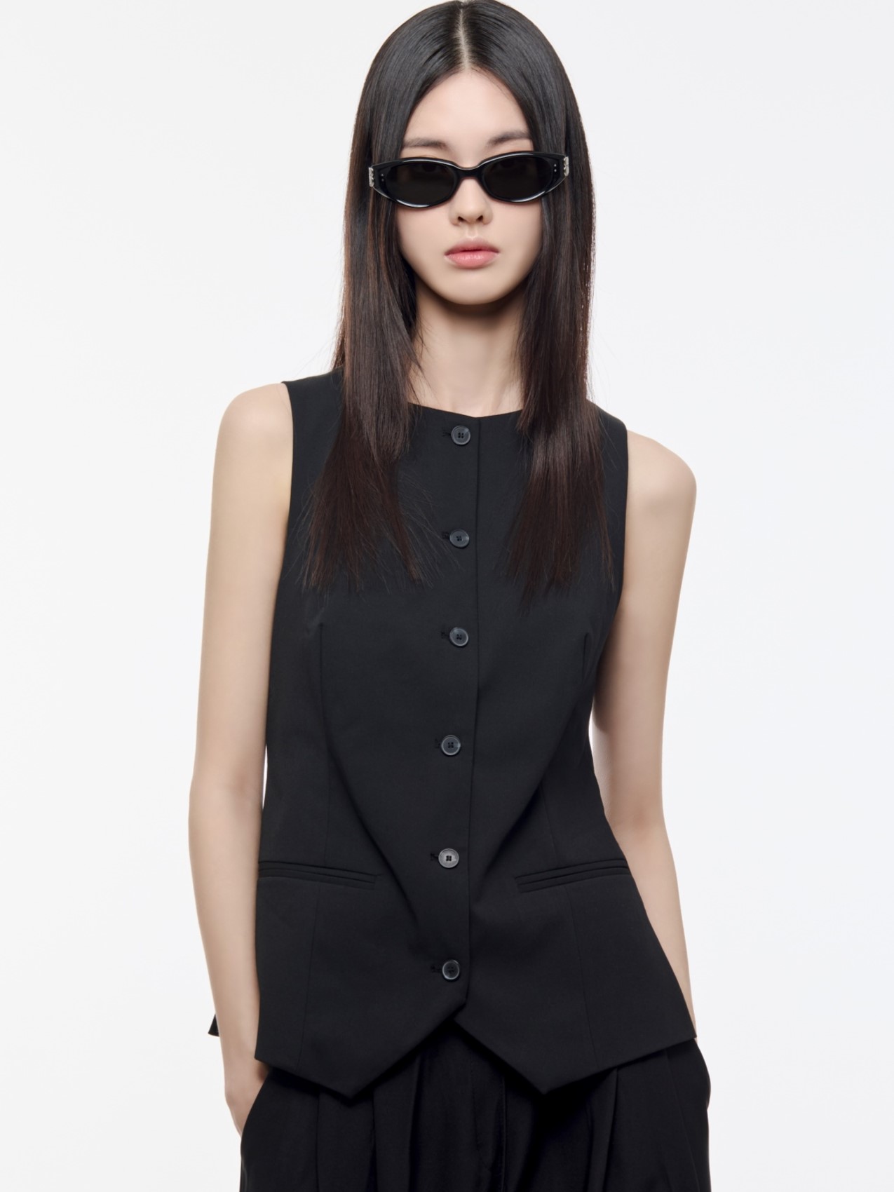 Mắt kính Gentle Monster Kunst 01 Sophisticated Cat-eye Sunglasses in Black 8