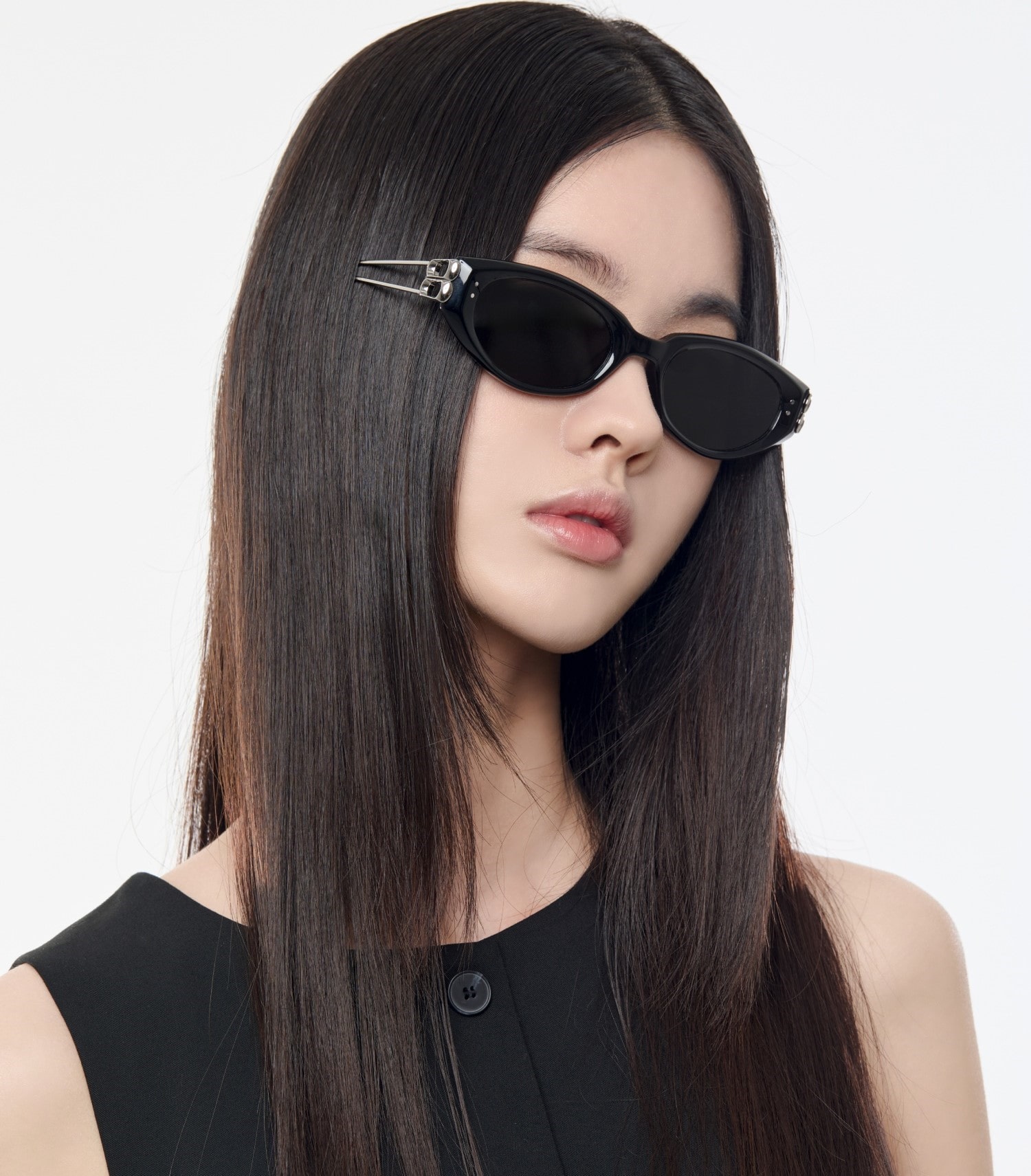 Mắt kính Gentle Monster Kunst 01 Sophisticated Cat-eye Sunglasses in Black 11