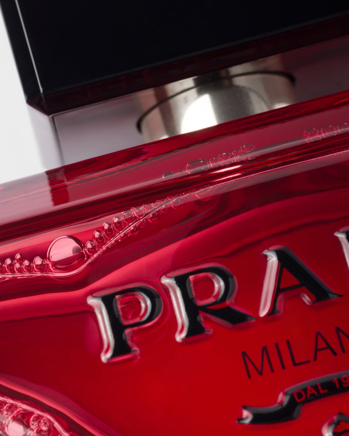 Nước hoa nữ Prada Paradoxe Radical Essence Parfum 2