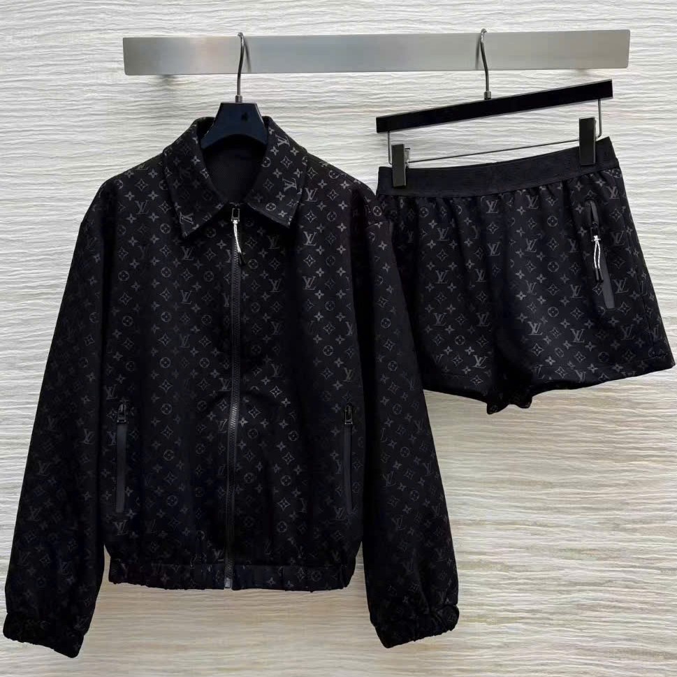 Quần ngắn thời trang LV Louis Vuitton Monogram Jogging Shorts Black 1