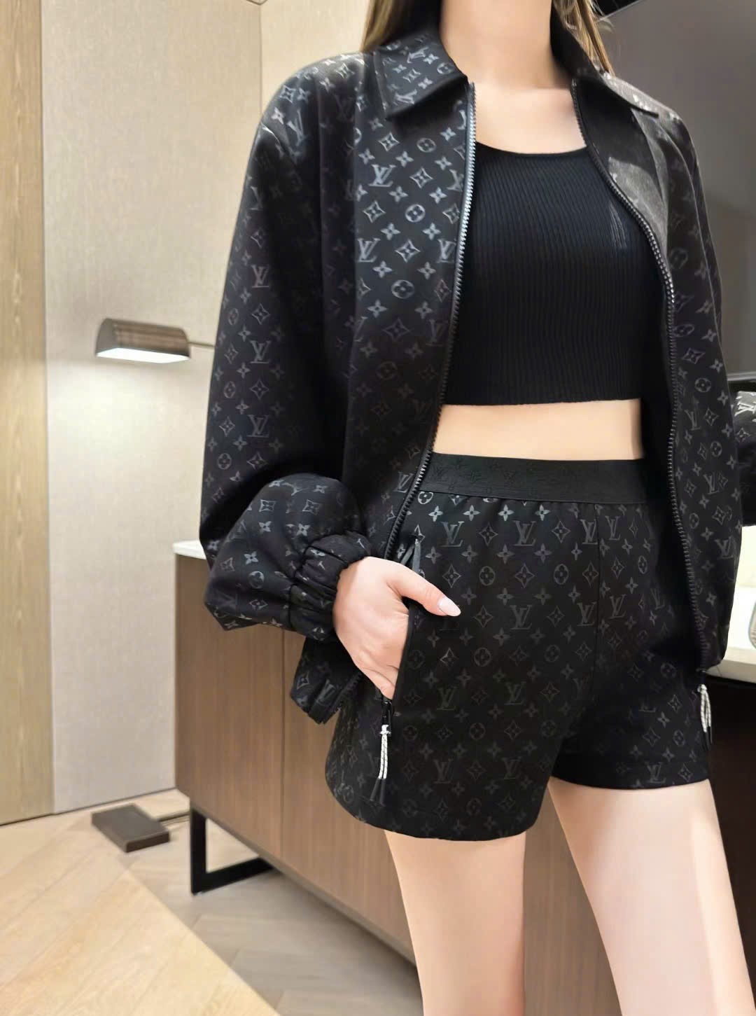 Quần ngắn thời trang LV Louis Vuitton Monogram Jogging Shorts Black 9
