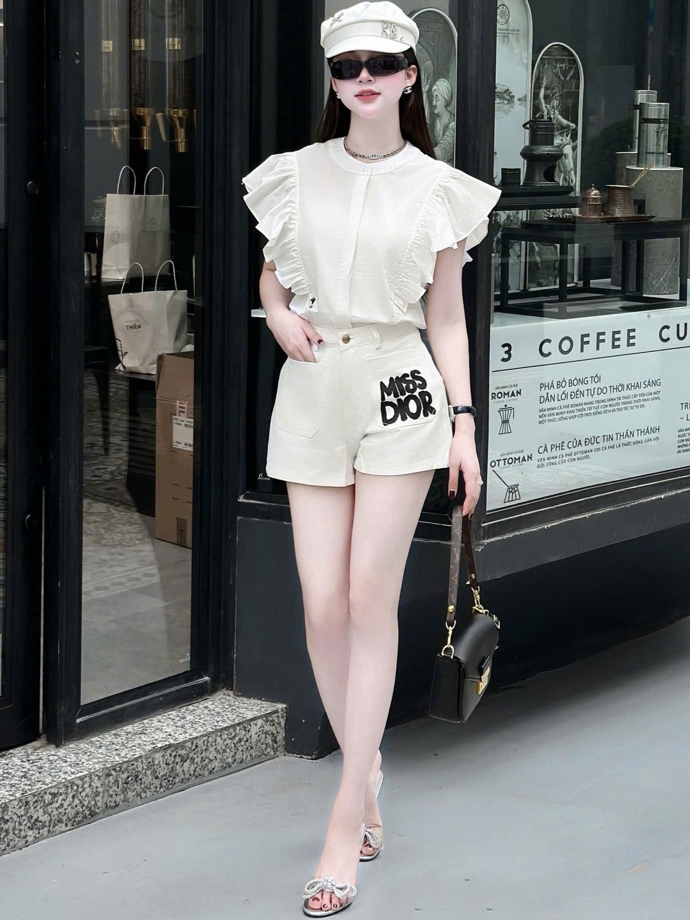 Combo áo trắng bèo quần short Miss Dior 4