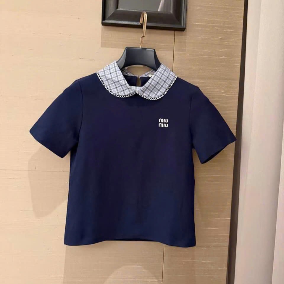 Combo áo thun cổ bẻ váy ngắn xếp ly phối màu Miu Miu 1