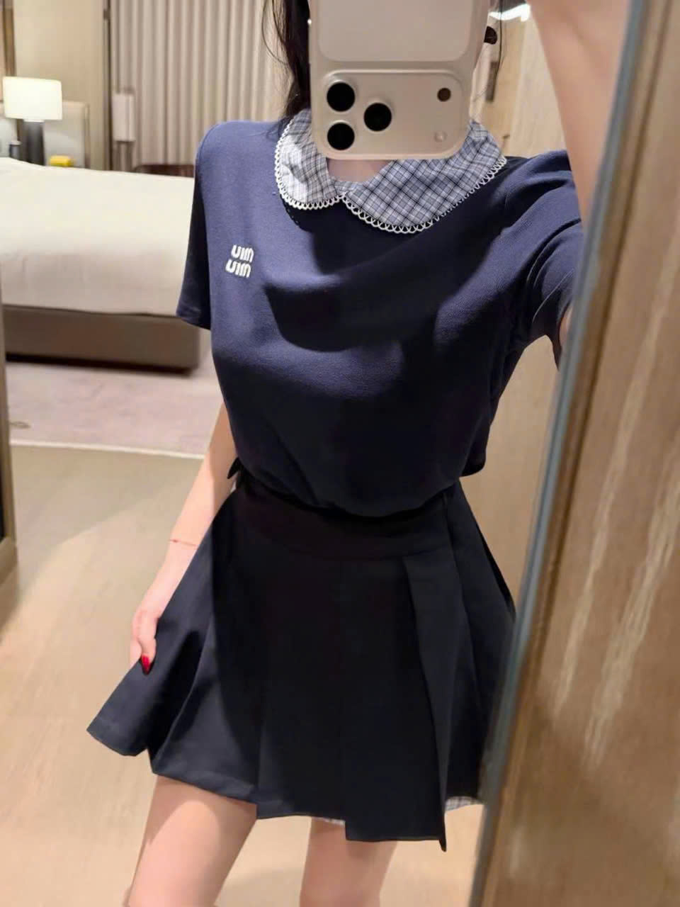 Combo áo thun cổ bẻ váy ngắn xếp ly phối màu Miu Miu 6