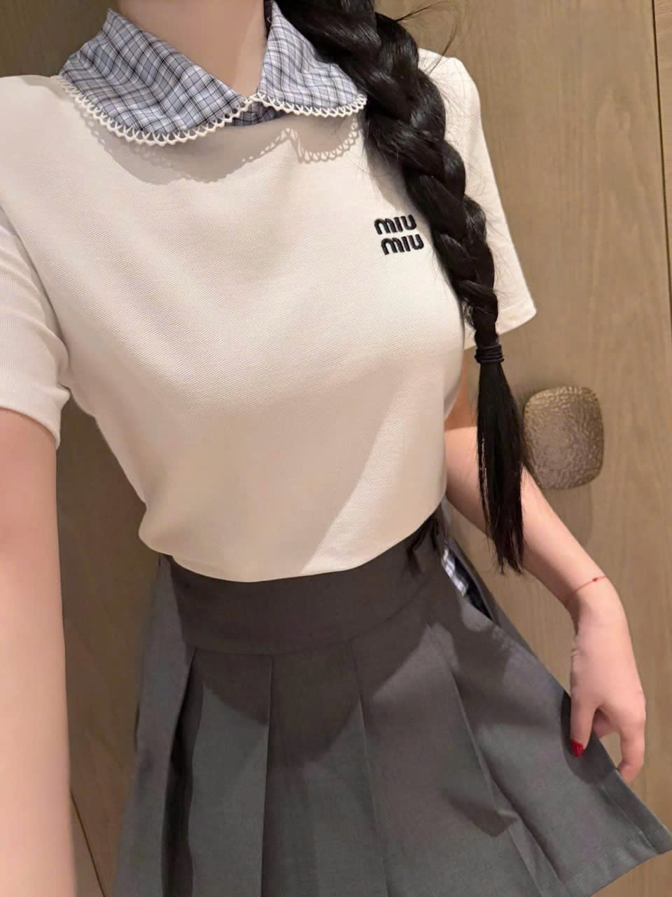 Combo áo thun cổ bẻ váy ngắn xếp ly phối màu Miu Miu 16
