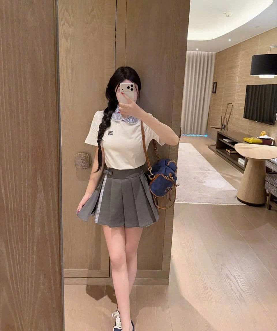 Combo áo thun cổ bẻ váy ngắn xếp ly phối màu Miu Miu 15