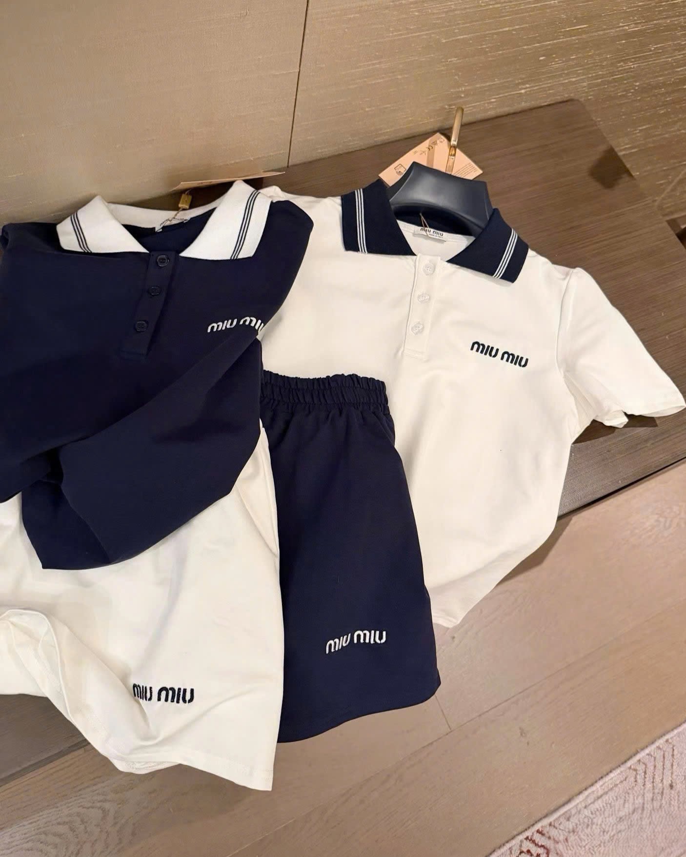 Combo áo váy thun trắng xanh Miu Miu 4