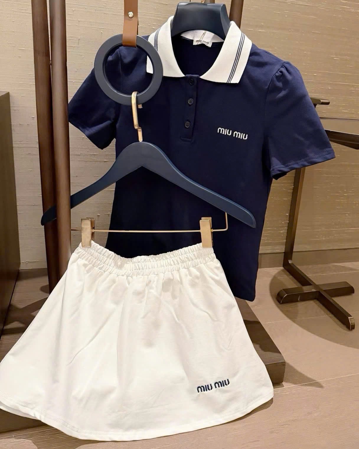 Combo áo váy thun trắng xanh Miu Miu 7
