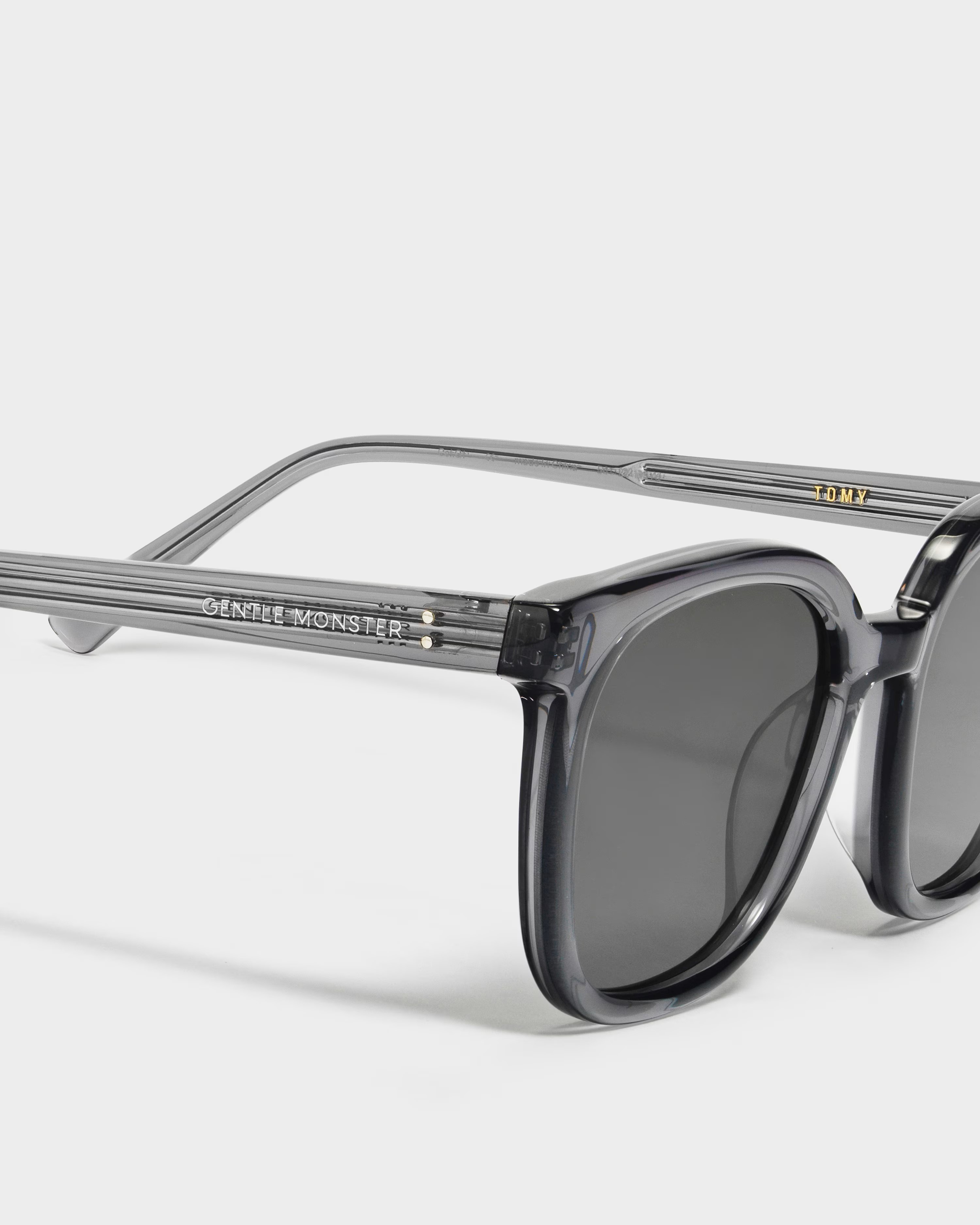 Kính mát GM Gentle Monster Tomy G1 Black Lenses Grey Square Acetate Frame 1