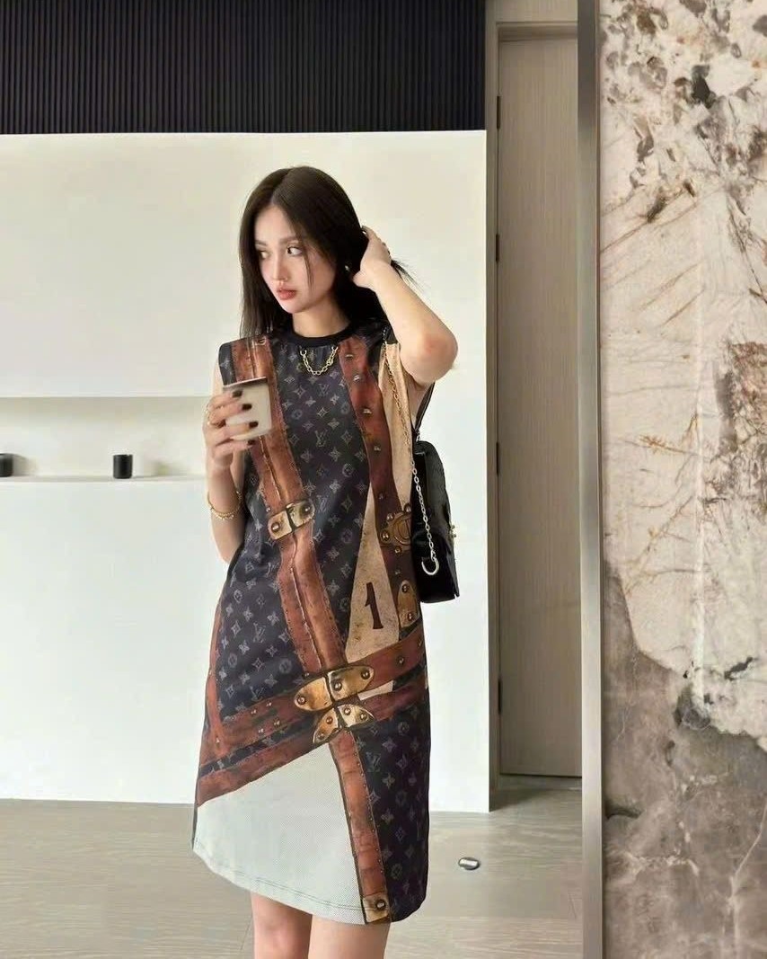 Áo đầm suông Louis Vuitton Sleeveless LV Trunk T-Shirt 1AGHCH 2