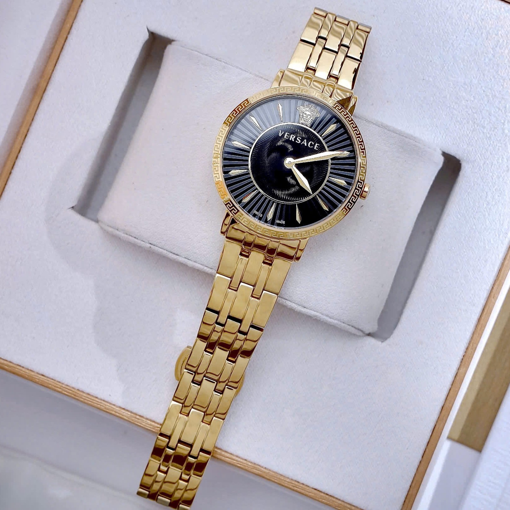 Đồng hồ đeo tay nữ Versace V-Eternal Lady Bracelet Watch VEJL00722 12