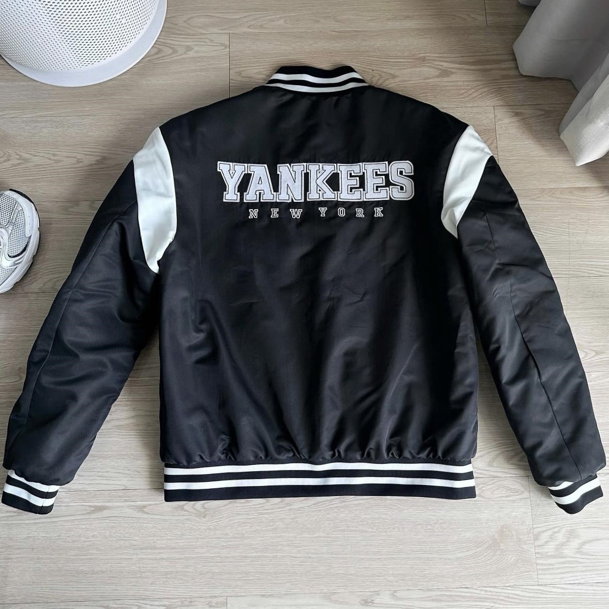 Áo Khoác unisex Bomber New Era Yankees Varsity Jacket Black 3