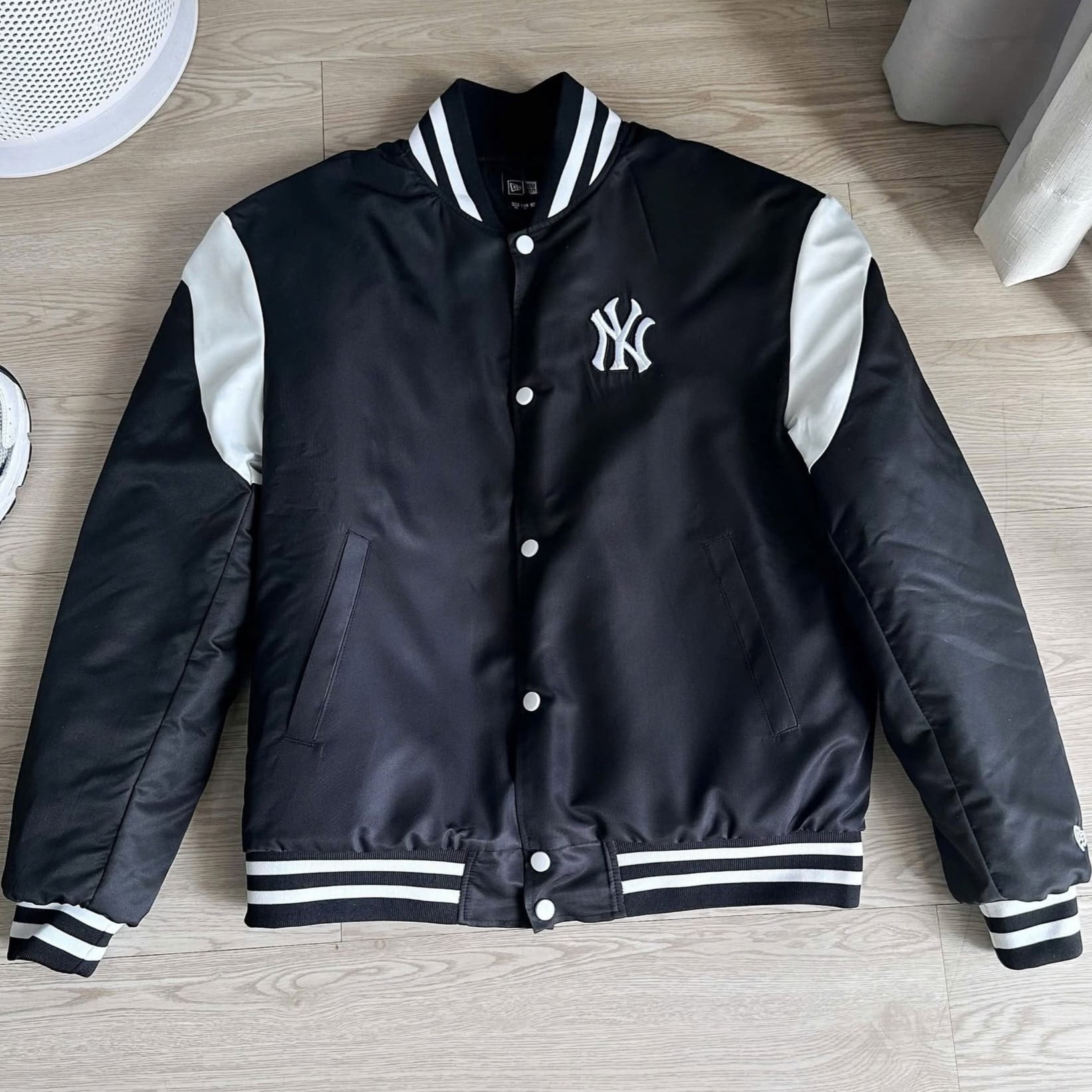 Áo Khoác unisex Bomber New Era Yankees Varsity Jacket Black 5