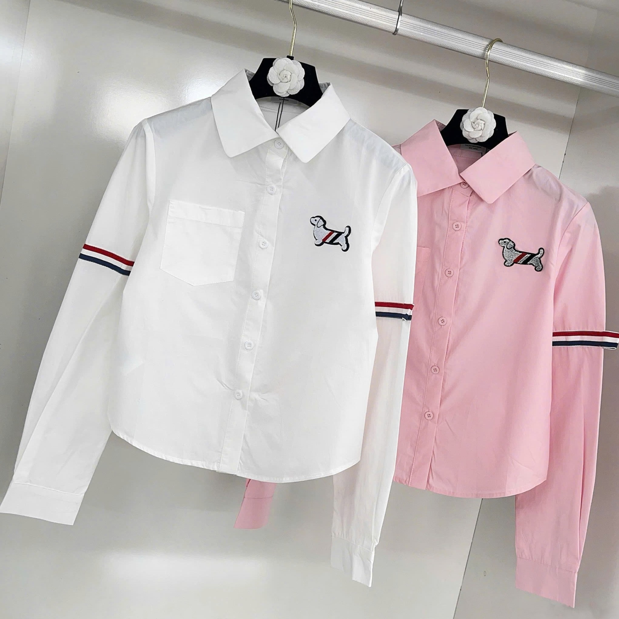 Áo sơ mi tay dài hoa tiết chó Thom Browne 4