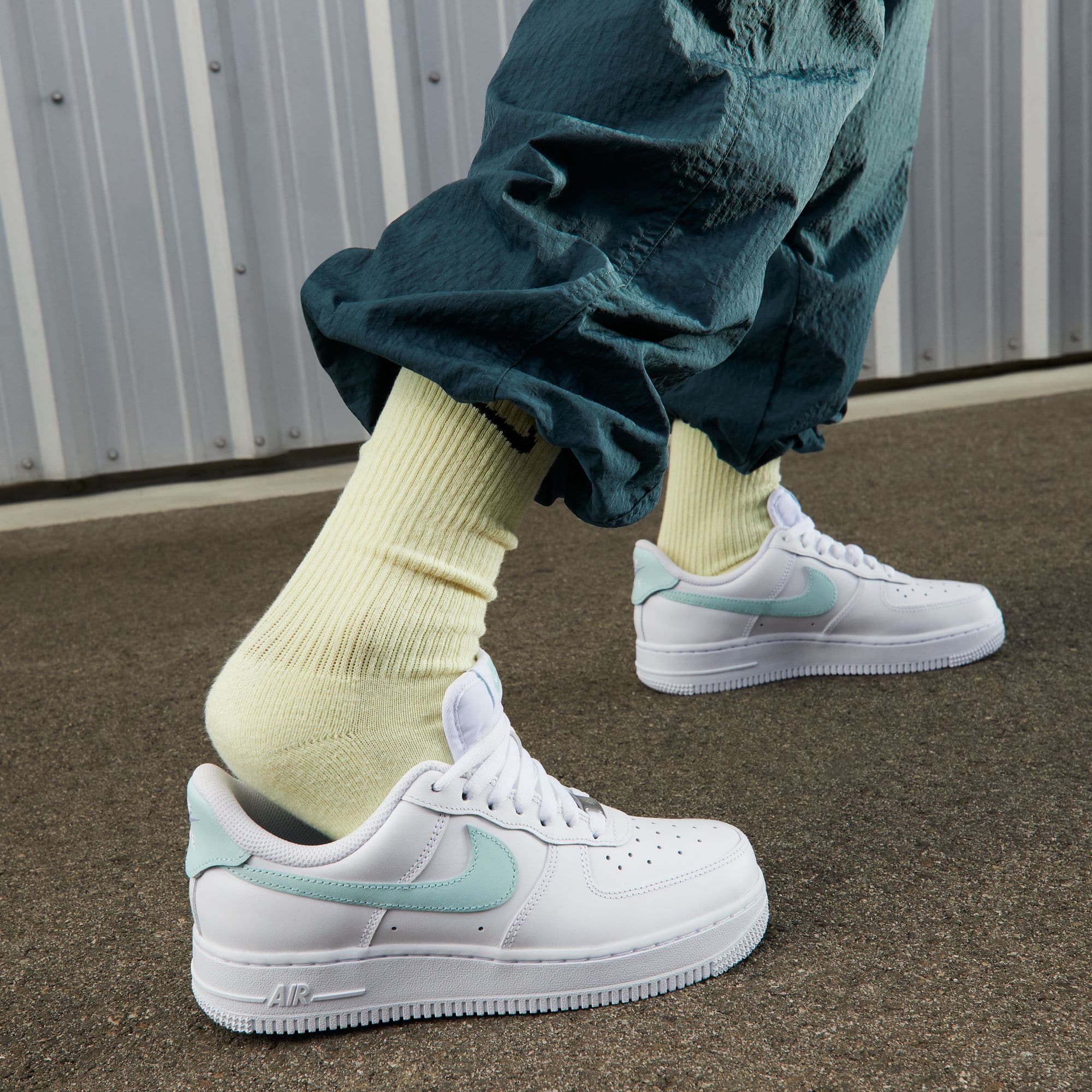GIÀY THỂ THAO NIKE NỮ AIR FORCE 1 07 EASYON WHITE ICE JADE WOMENS SHOES DX5883-101 5