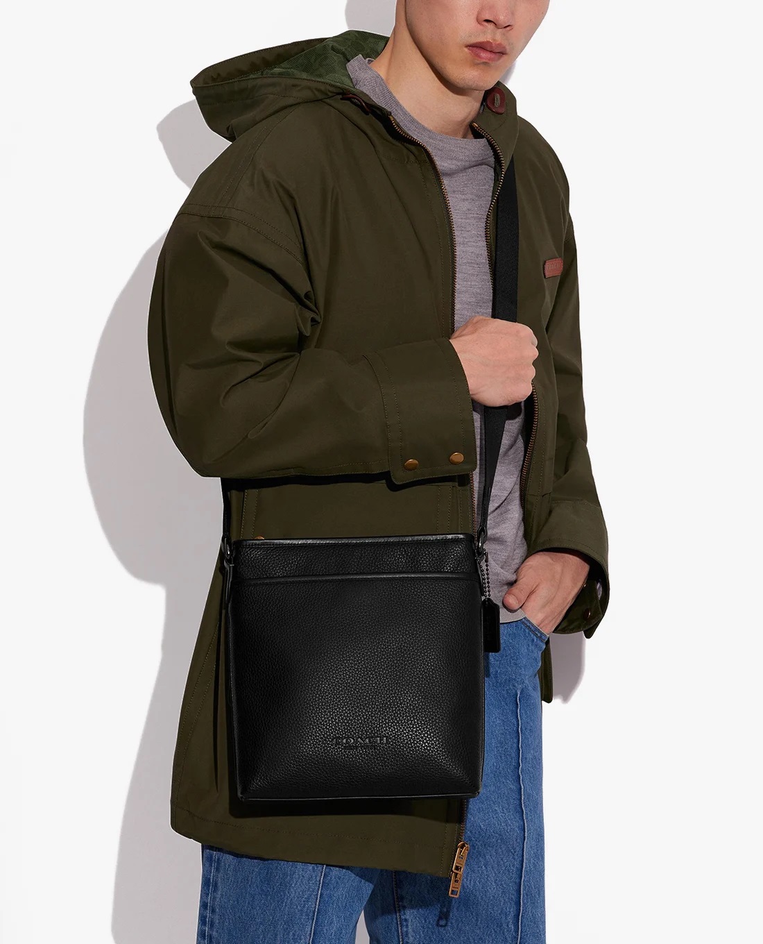 Túi dáng đứng nam Coach Gotham Slim Crossbody Black CC110 4