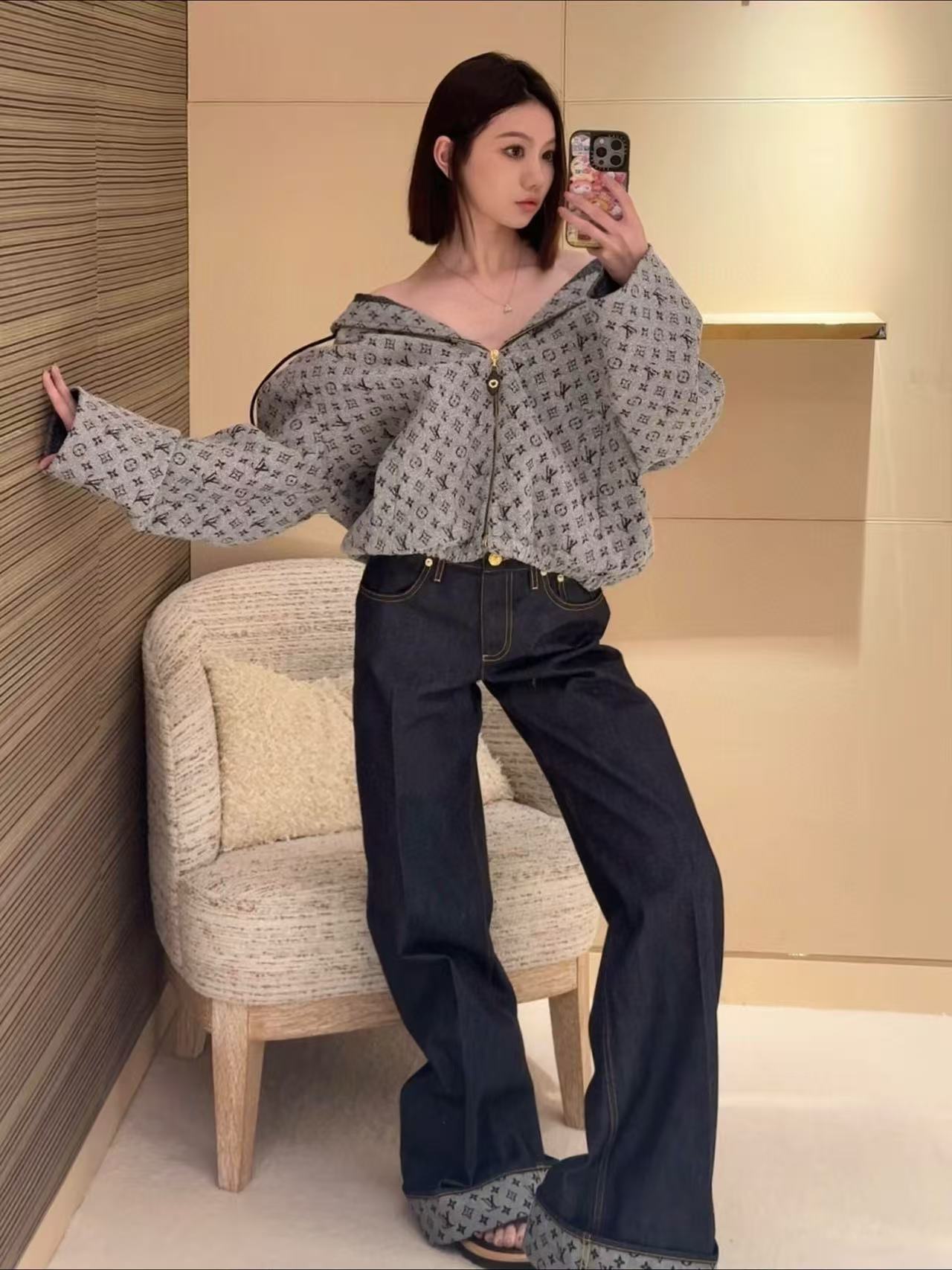 Áo khoác nữ LV Louis Vuitton Monogram Bouclé Hoodie 1