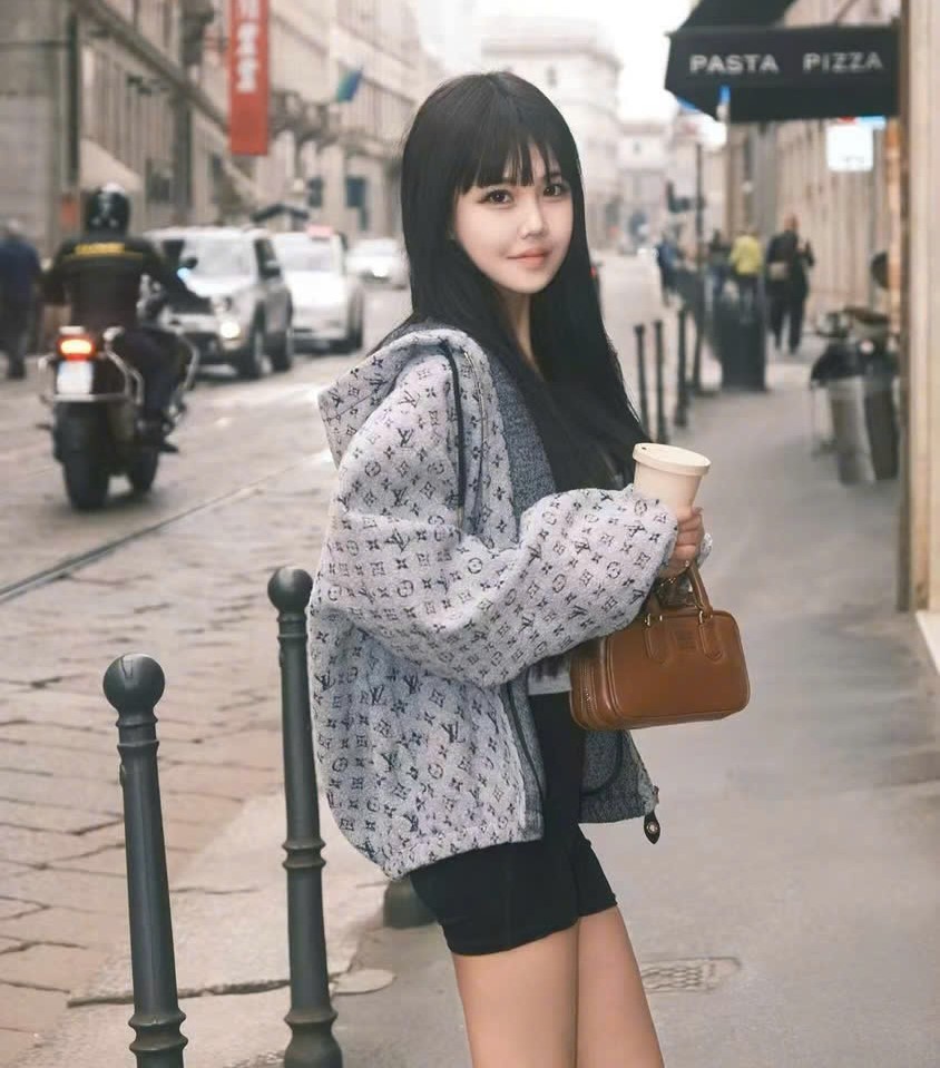 Áo khoác nữ LV Louis Vuitton Monogram Bouclé Hoodie 10