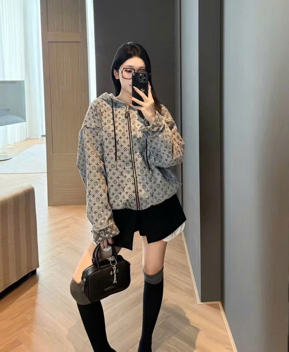Áo khoác nữ LV Louis Vuitton Monogram Bouclé Hoodie 11
